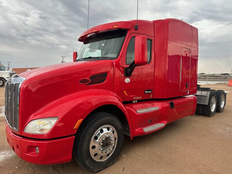 2014-peterbilt-579-image-1