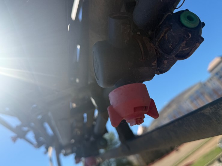 john-deere-4710-image-41