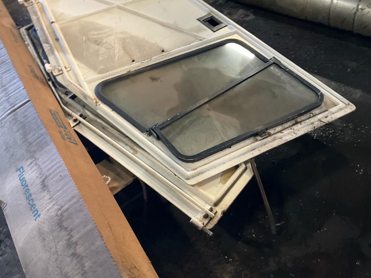 #186-•-forklift-doors-and-light-bulbs-image-9