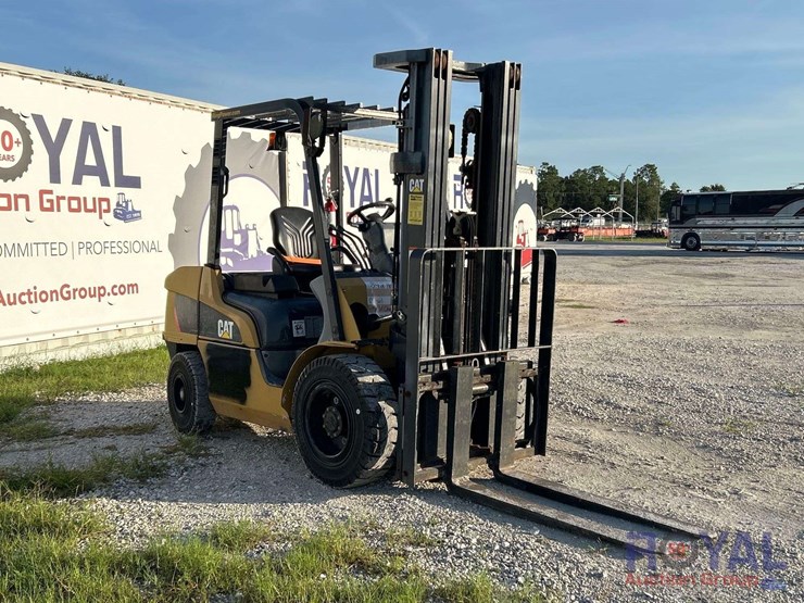 2019-caterpillar-dp35n-7,000lb-diesel-forklift-image-2