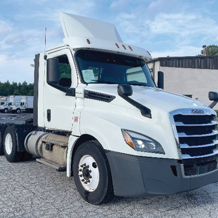2018 FREIGHTLINER CASCADIA 126