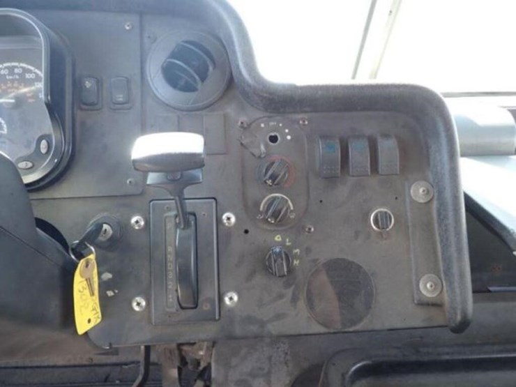 2013-freightliner-mt55-image-17