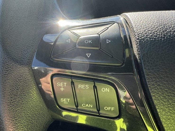 2016-ford-explorer-image-24