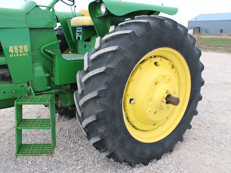 john-deere-4520-image-32