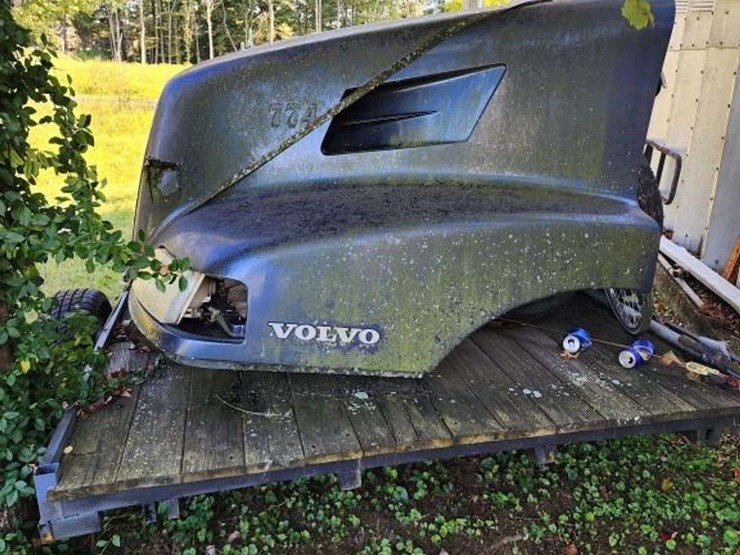 volvo-semi-hood-image-6