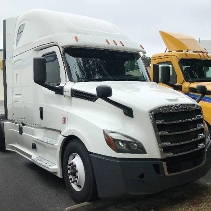 2020 FREIGHTLINER CASCADIA 126