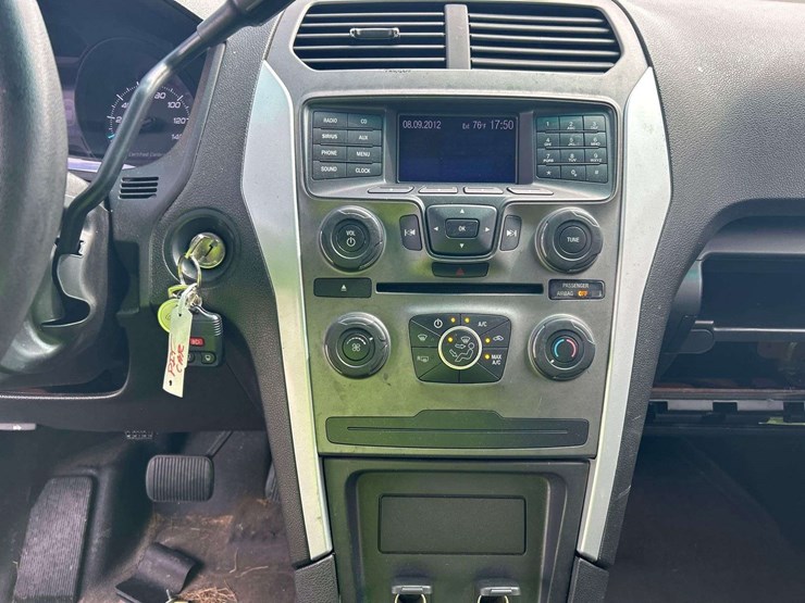 2013-ford-explorer-image-16