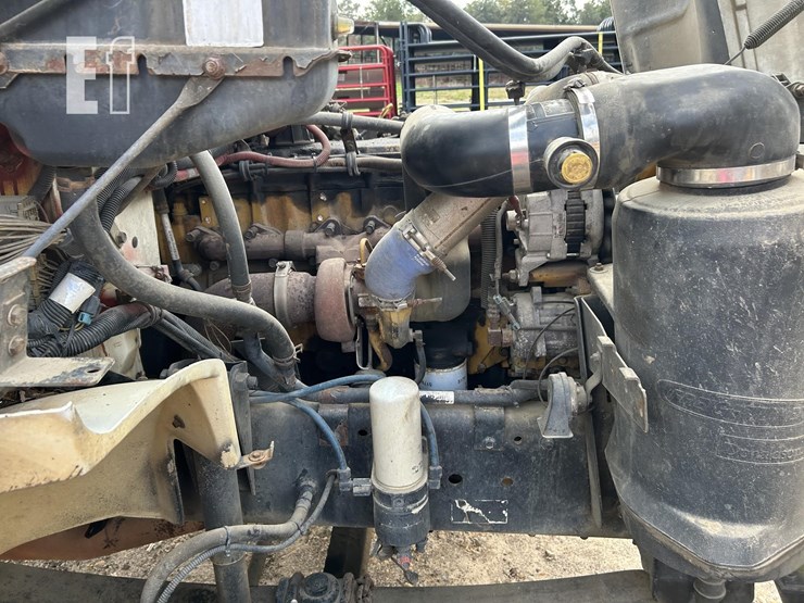 2004-freightliner-fl70-image-19