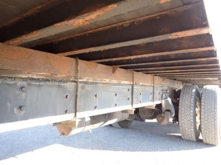 2014-freightliner-business-class-m2-106-image-41