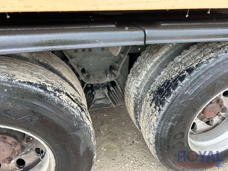 2016-peterbilt-320-image-21