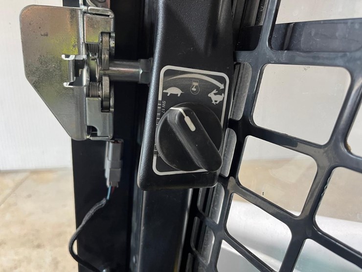 2023-bobcat-s650-image-27