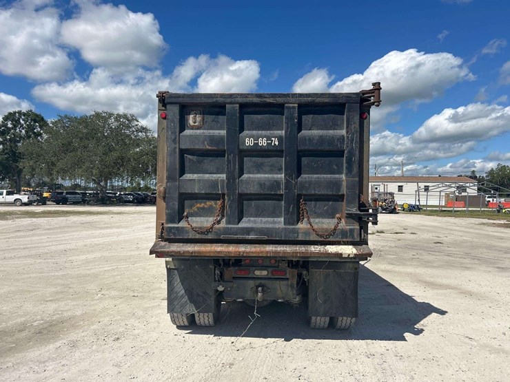 2011-freightliner-m2-112-tri-axle-dump-truck-image-23