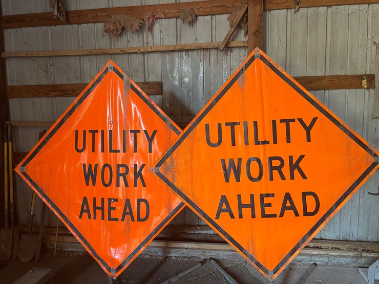#1095-•-(2)-utility-work-ahead-signs-image-2