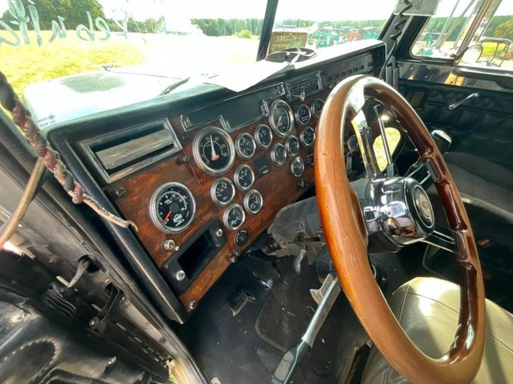 1998-peterbilt-379-image-31