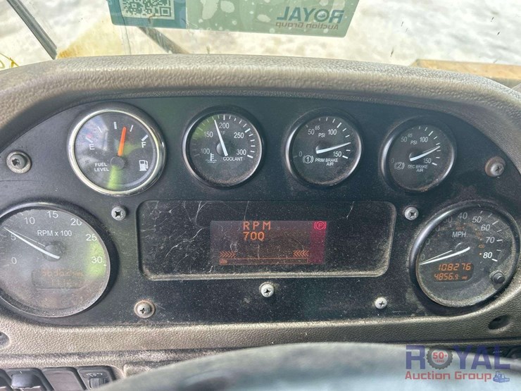 2015-peterbilt-320-image-20