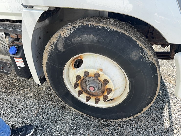 2018-hino-268-image-11