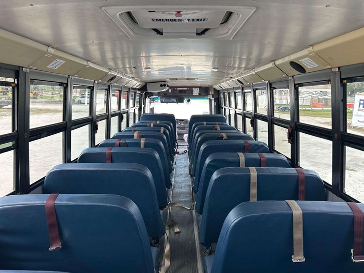 2007-freightliner-b2-image-22