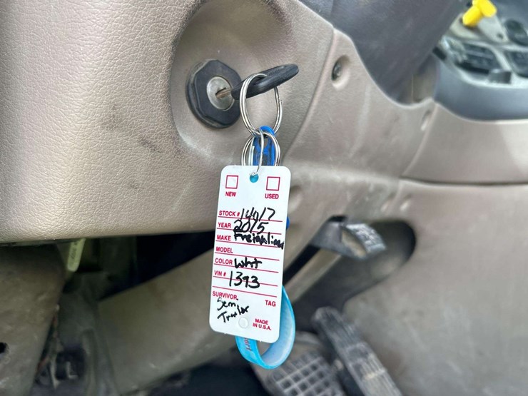 2015-freightliner-cascadia-125-image-19