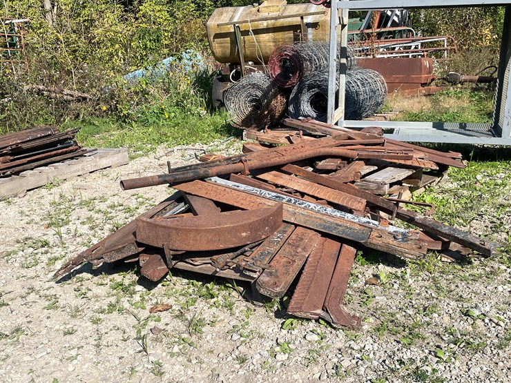 #1040-•-pallet-of-plow-parts-image-1