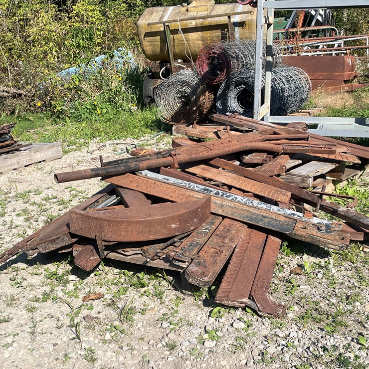 #1040 • Pallet of Plow Parts