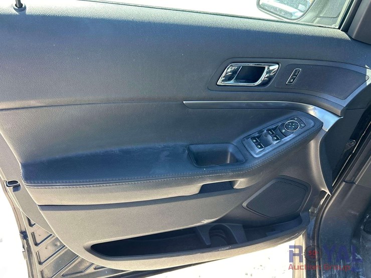 2015-ford-explorer-image-11