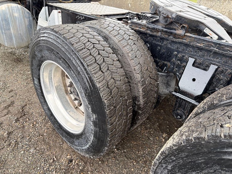 2019-mack-anthem-64t-image-8