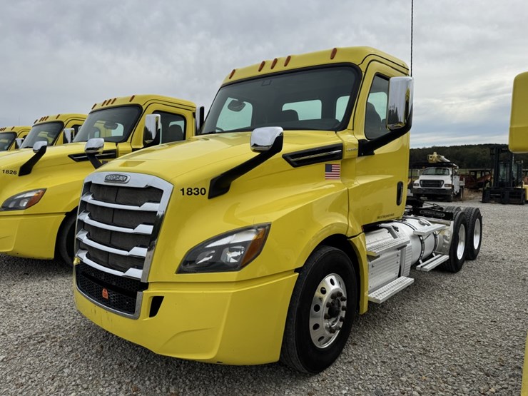 2018-freightliner-cascadia-126-image-1
