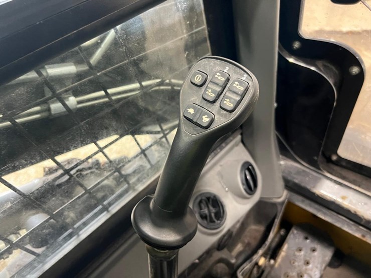 2023-new-holland-c332-image-27