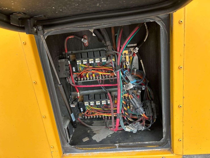 2007-freightliner-b2-image-31