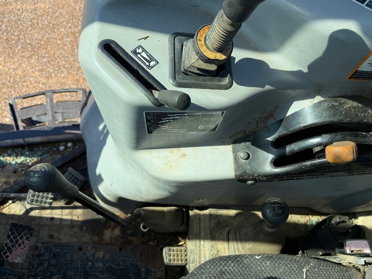 mahindra-8560-image-39