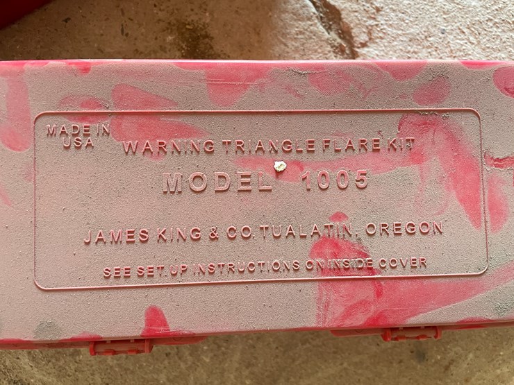 #1067-•-(2)-road-triangle-kits-image-6