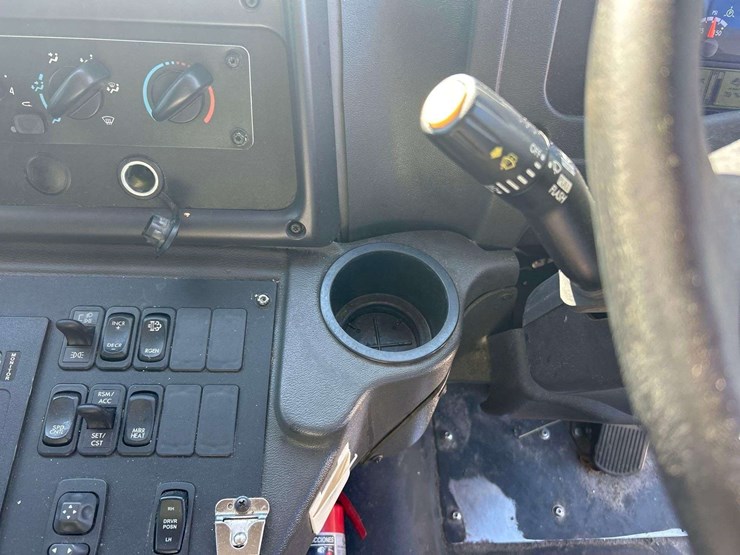 2020-freightliner-m2-106-elgin-whirlwind-series-mv-street-sweeper-truck-image-38