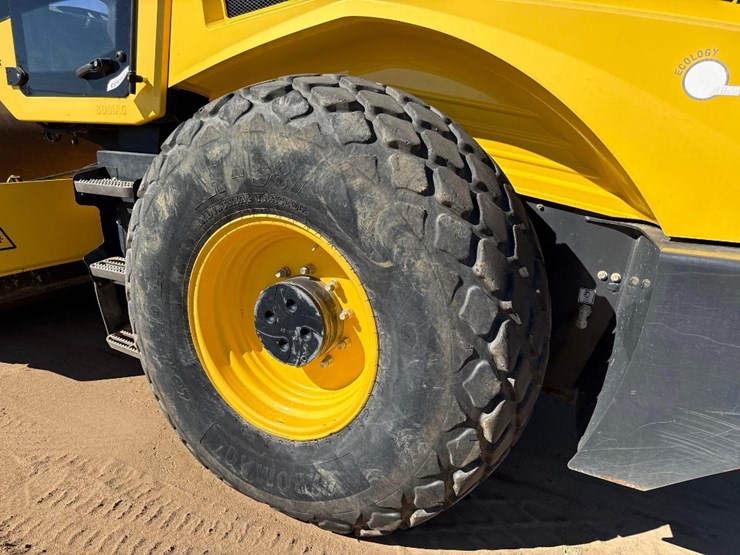 2017-bomag-bw211-image-9