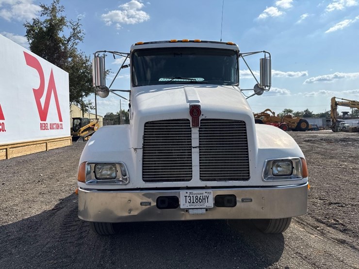 kenworth-rollback-tow-truck-image-3