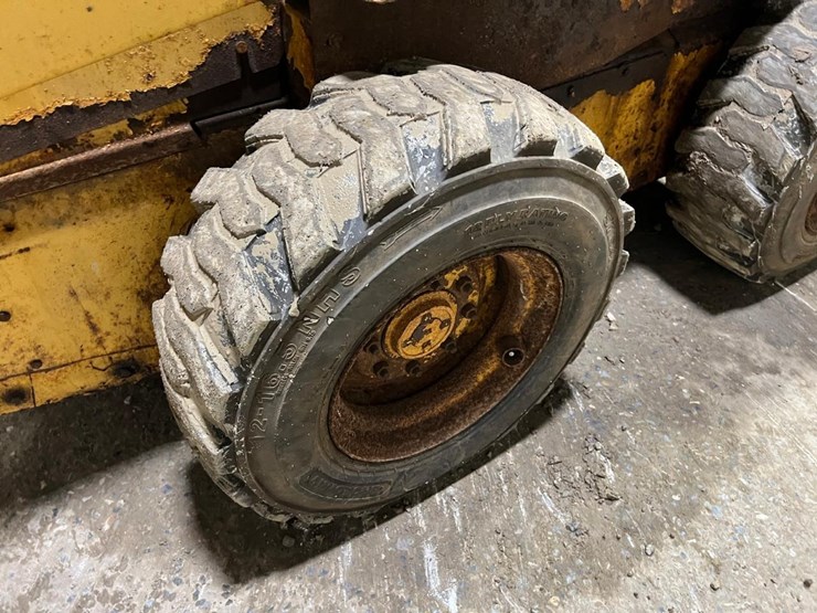 new-holland-lx885-image-15