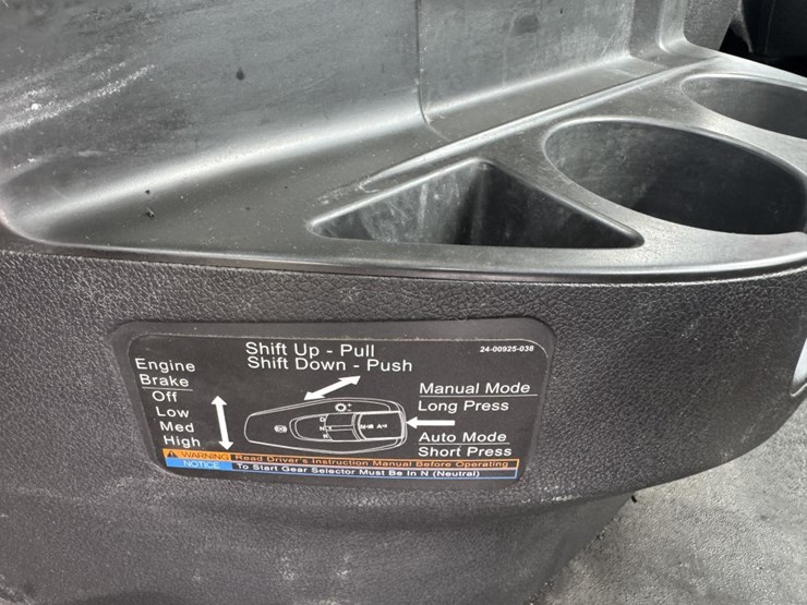 2018-freightliner-cascadia-126-image-9