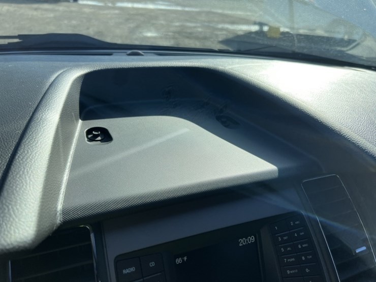 2017-ford-taurus-sedan-image-31