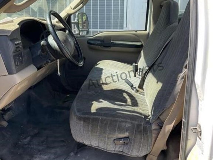 2005-ford-f550-image-26