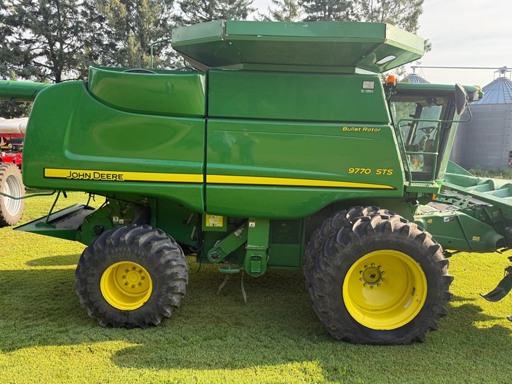 2010-john-deere-9770-sts-image-12