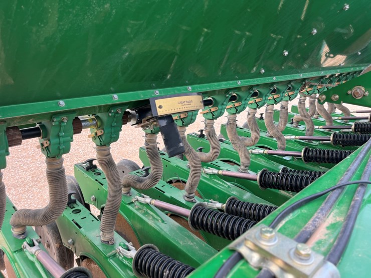 2018-great-plains-3s3000hd-image-13