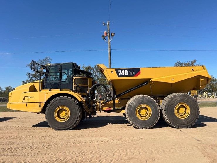 2019-caterpillar-740-gc-image-1