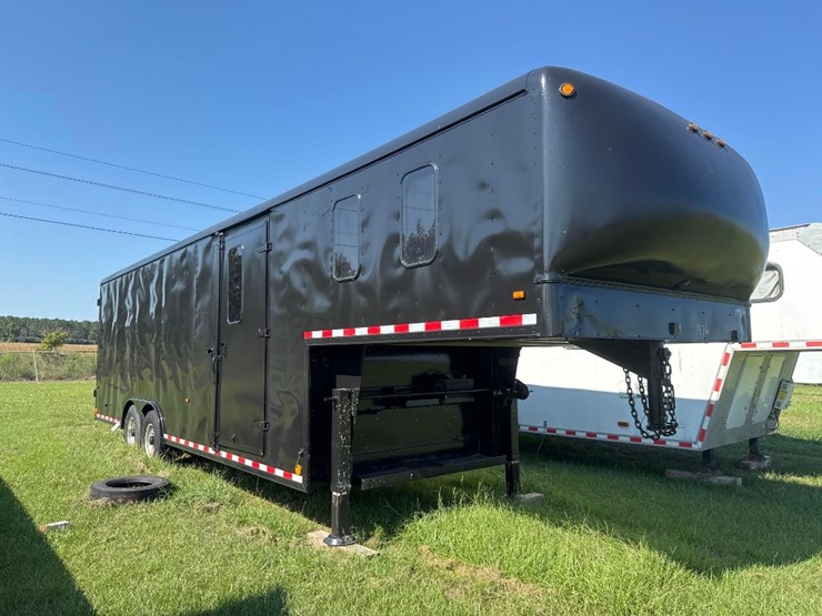 2001-wells-cargo-8'-x-32'-toy-hauler-dbl-axle-trl-image-1