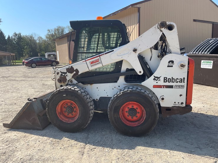 2011-bobcat-s650-image-40