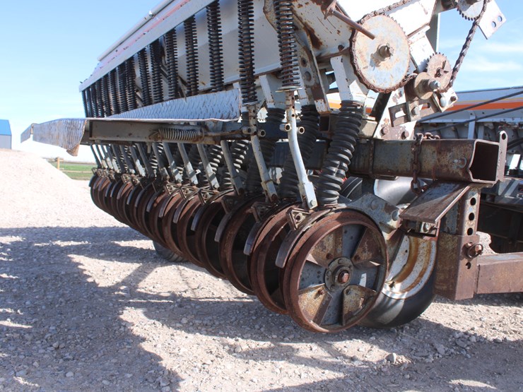 #2013-•-26-ft-crustbuster-grass-drill-image-19