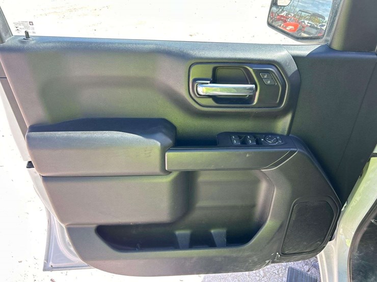 2022-chevrolet-silverado-image-10