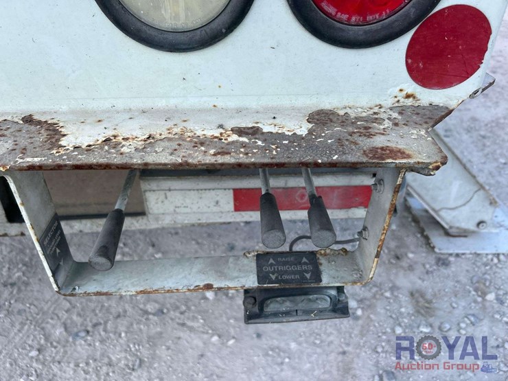 2016-freightliner-m2-106-altec-am50-50ft.-insulated-material-handling-bucket-truck-image-26