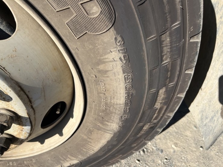 2009-international-7600-image-15