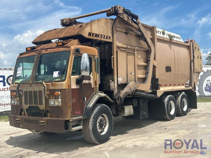 2015-peterbilt-320-image-1