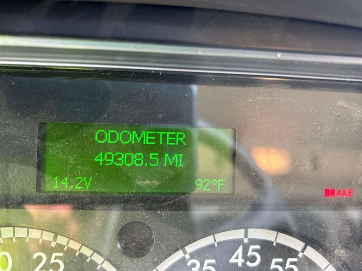 2020-freightliner-m2-106-elgin-eagle-series-4mf-street-sweeper-truck-image-10