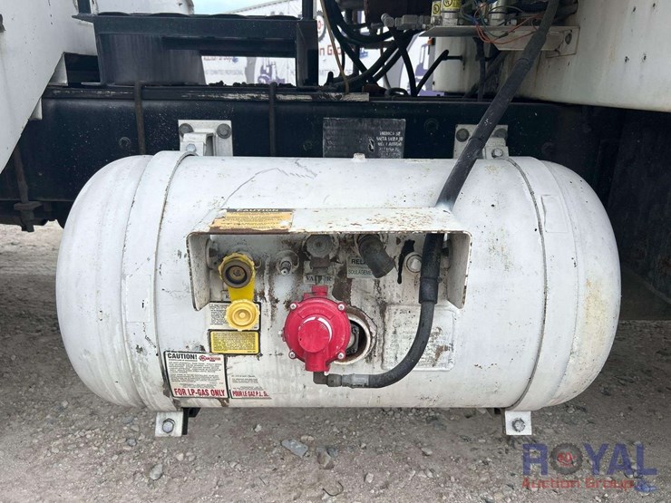 2012-freightliner-m2-106-asphalt-pothole-patcher-truck-image-19